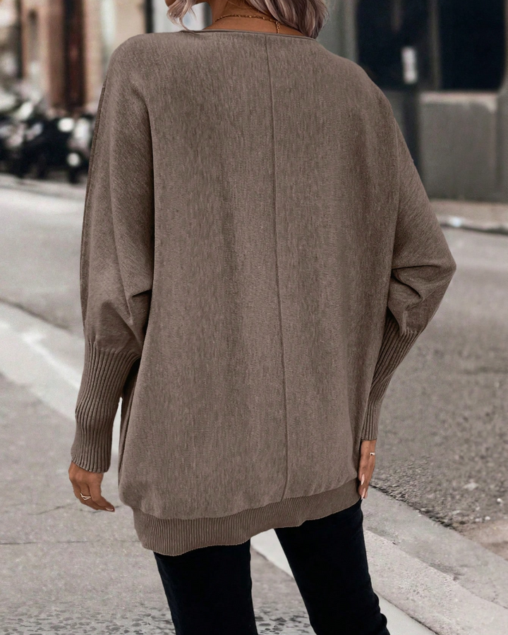 Sienna & Harper™ – Cozy Oversized Sweatshirt with Batwing Sleeves and Convenient Pockets